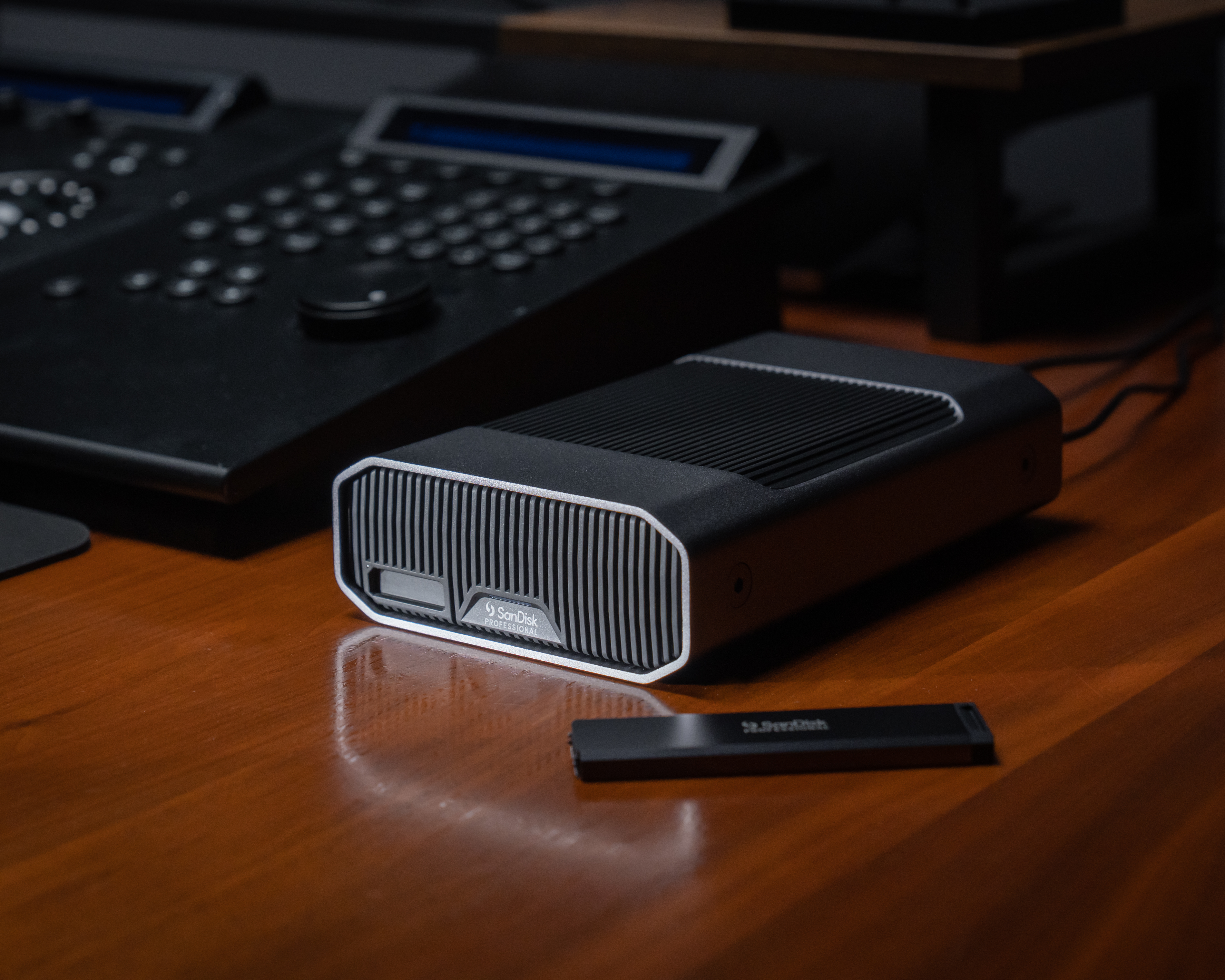 8TB SanDisk Professional G-DRIVE PROJECT- G-DRIVE PRO SDPHH2H-012T-MBAAD